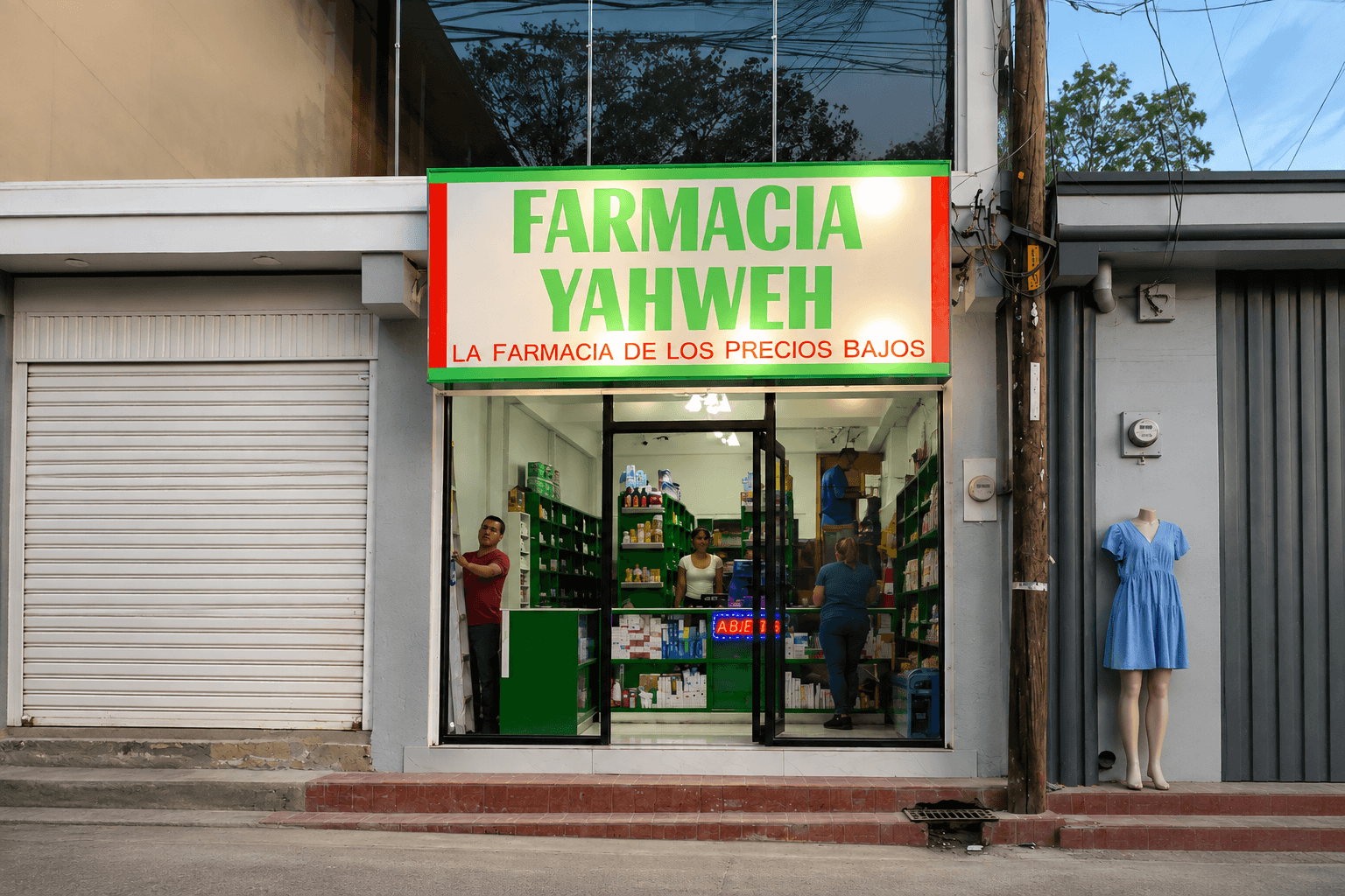 Fachada de Farmacia Yahweh